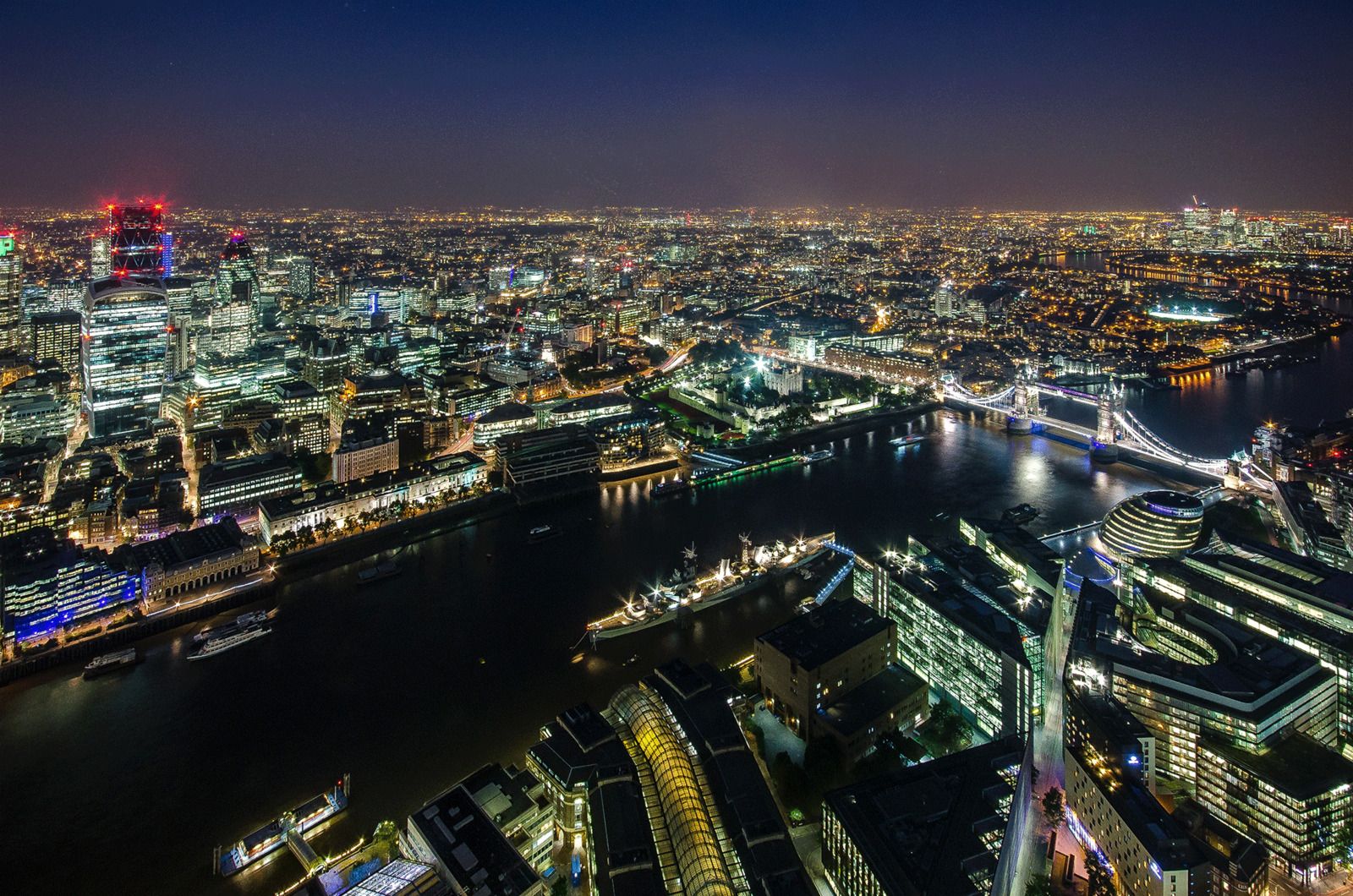 1600x1060 Living in Central London
