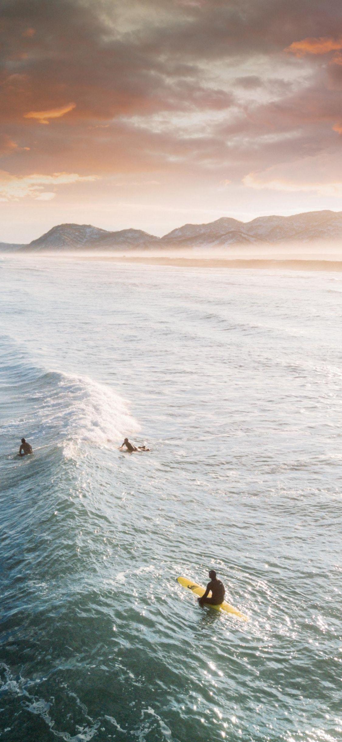 1125x2436 Surfing iPhone Wallpaper