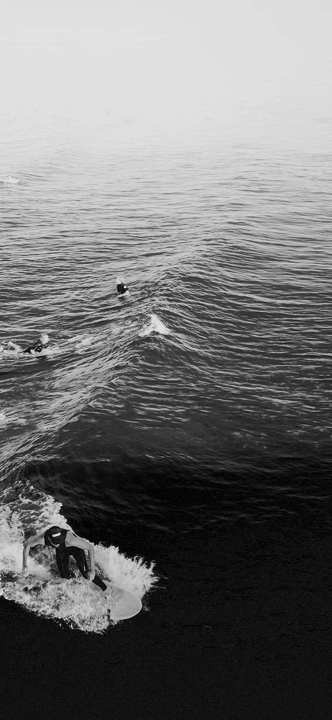 1125x2436 Surfing Wave Summer Sea Ocean Dark Bw Wallpaper