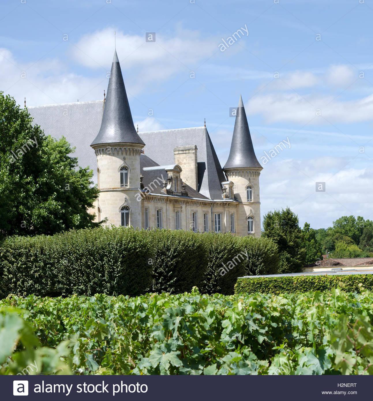 1293x1390 The Castle Of Longueville, France Wallpaper