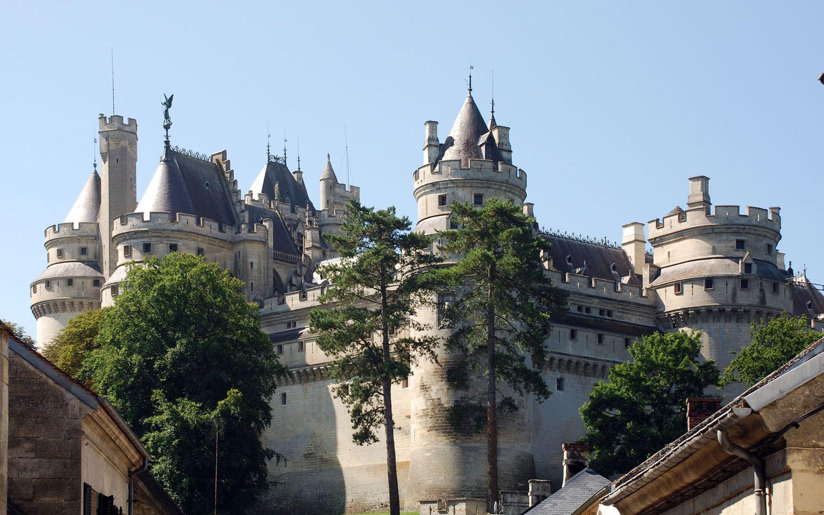 1680x1050 Pierrefonds Wallpaper. Pierrefonds