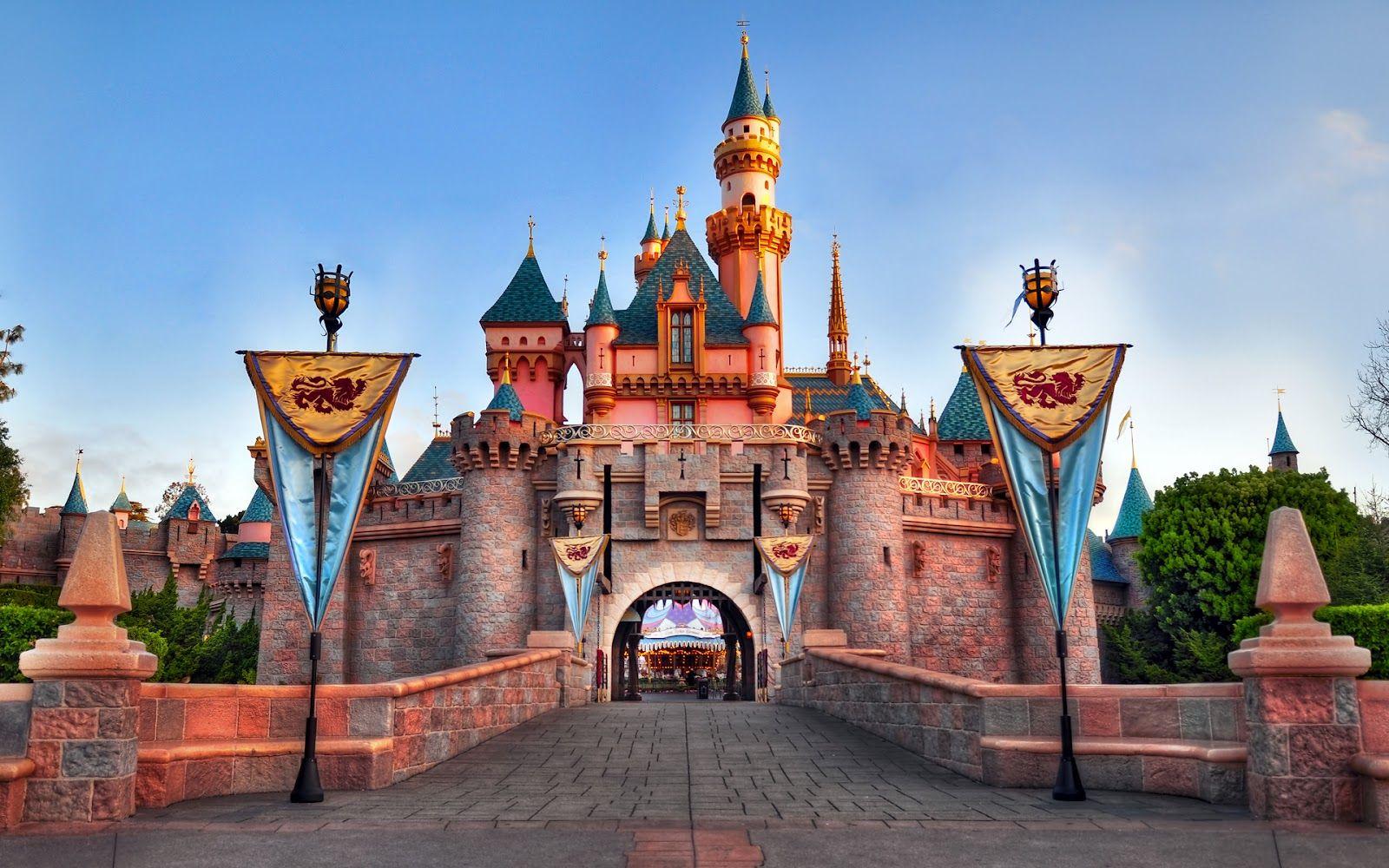 1600x1000 Wonderful Disneyland Castle House Of All Stories Wallpaper HD For Desktop :
