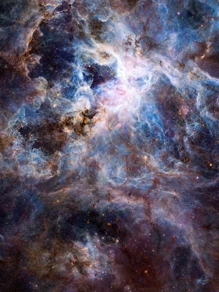 Hình nền tinh vân Tarantula 768x1024.  Hình ảnh của Kính viễn vọng Không gian Hubble về
