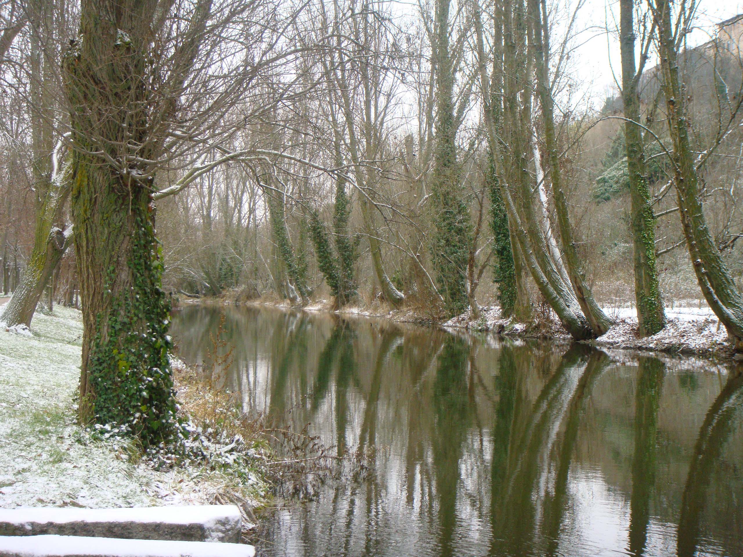 2560x1920 Tranquil cold river wallpaper. Tranquil cold river