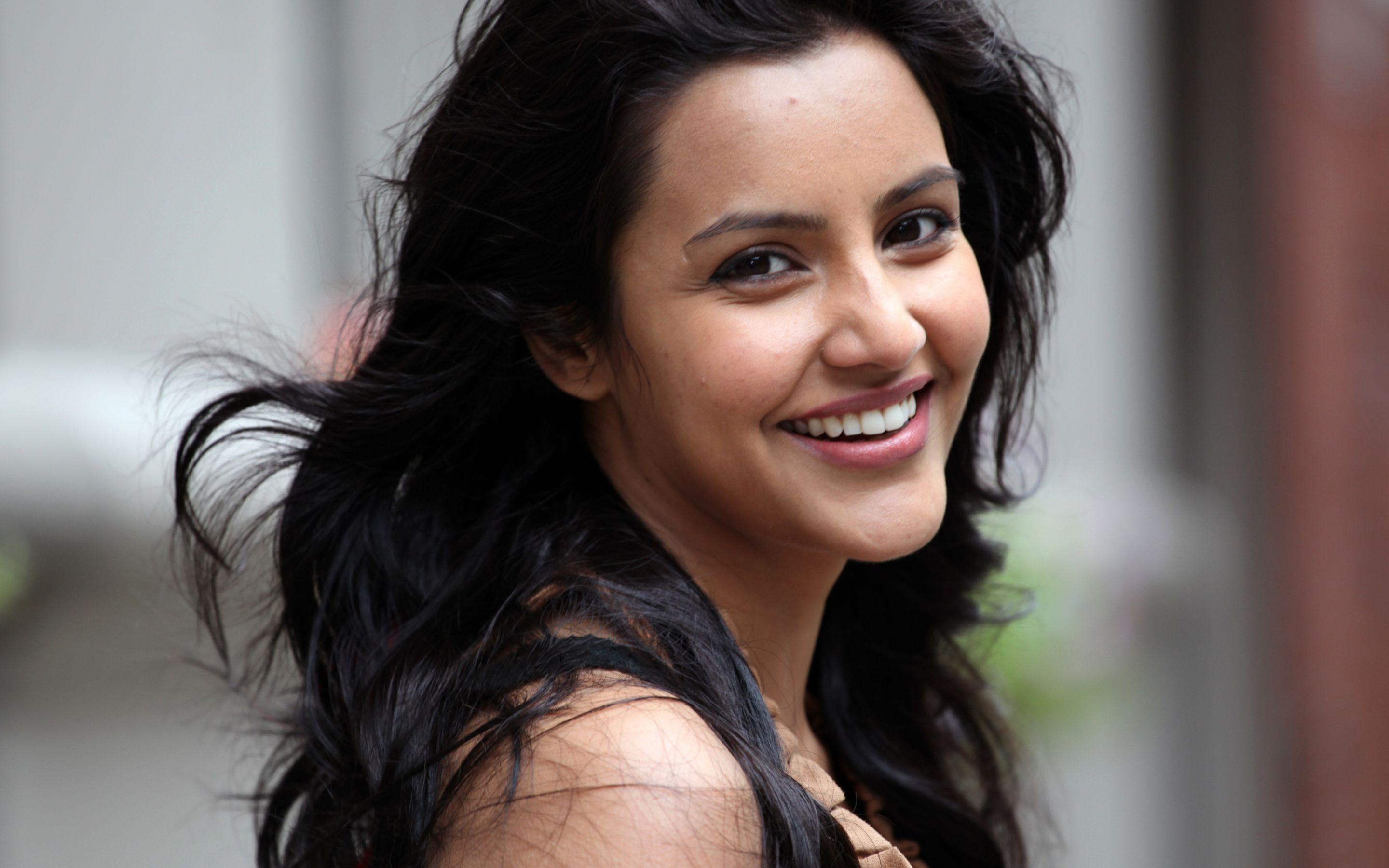 2880x1800 Priya Anand Macbook Pro Retina HD 4k Wallpaper, Image