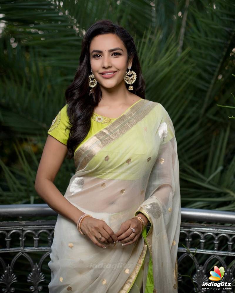800x999 Priya Anand Photo Actress photo, image, gallery, stills