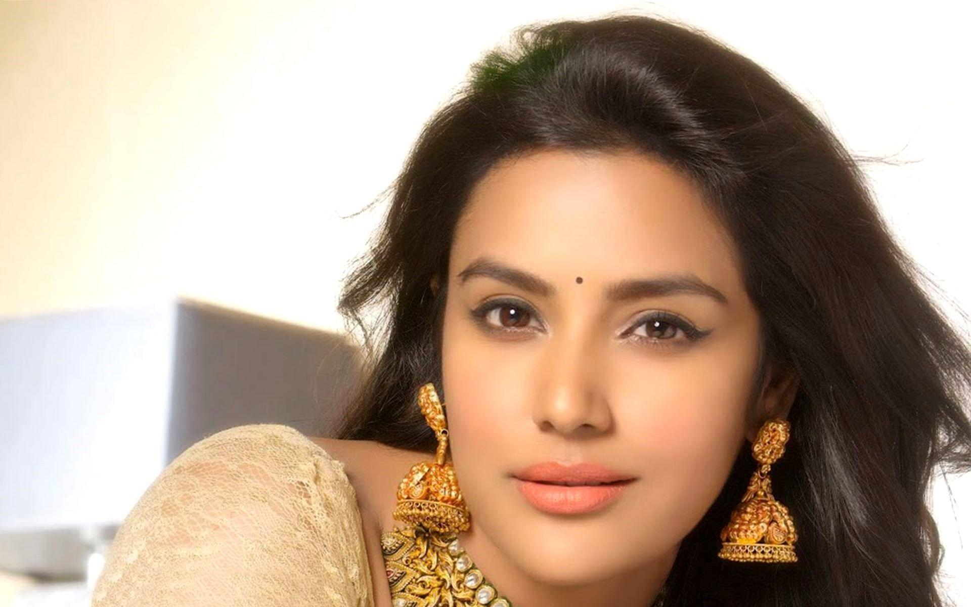 1920x1200 Priya Anand Beautiful Pics HD Wallpaper
