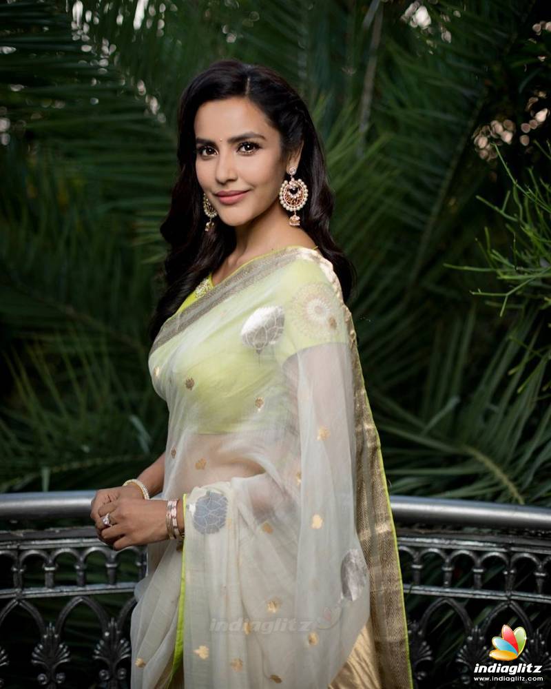 800x1000 Priya Anand Photo Actress photo, image, gallery, stills