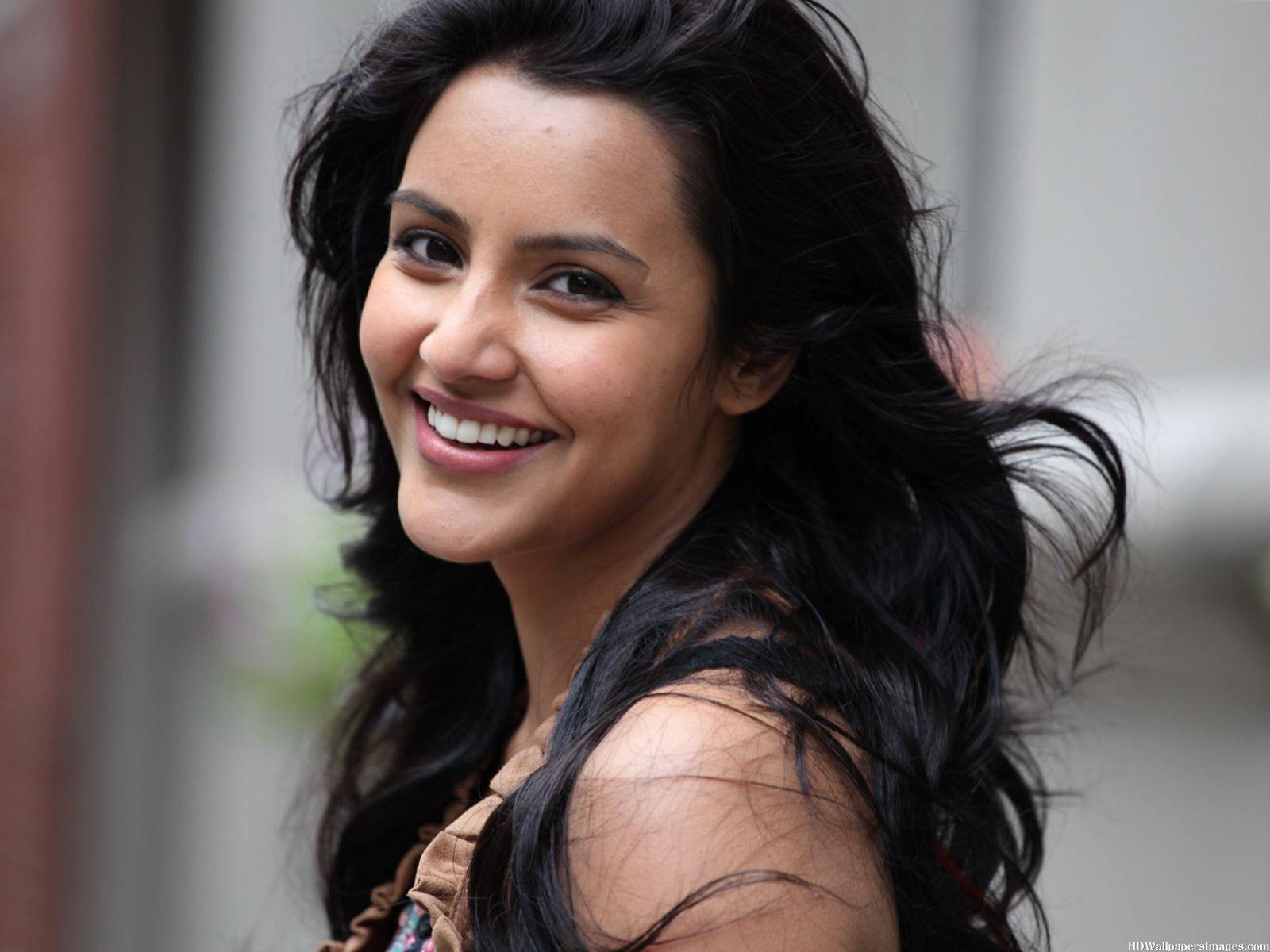 1600x1200 Actress Priya Anand Image. Priya Anand Photo