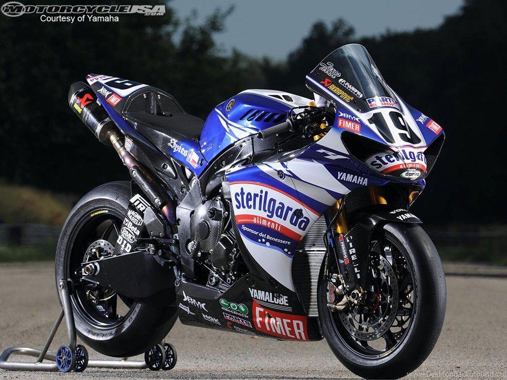 1024x768 Yamaha R1 Superbike Wallpaper Desktop Background