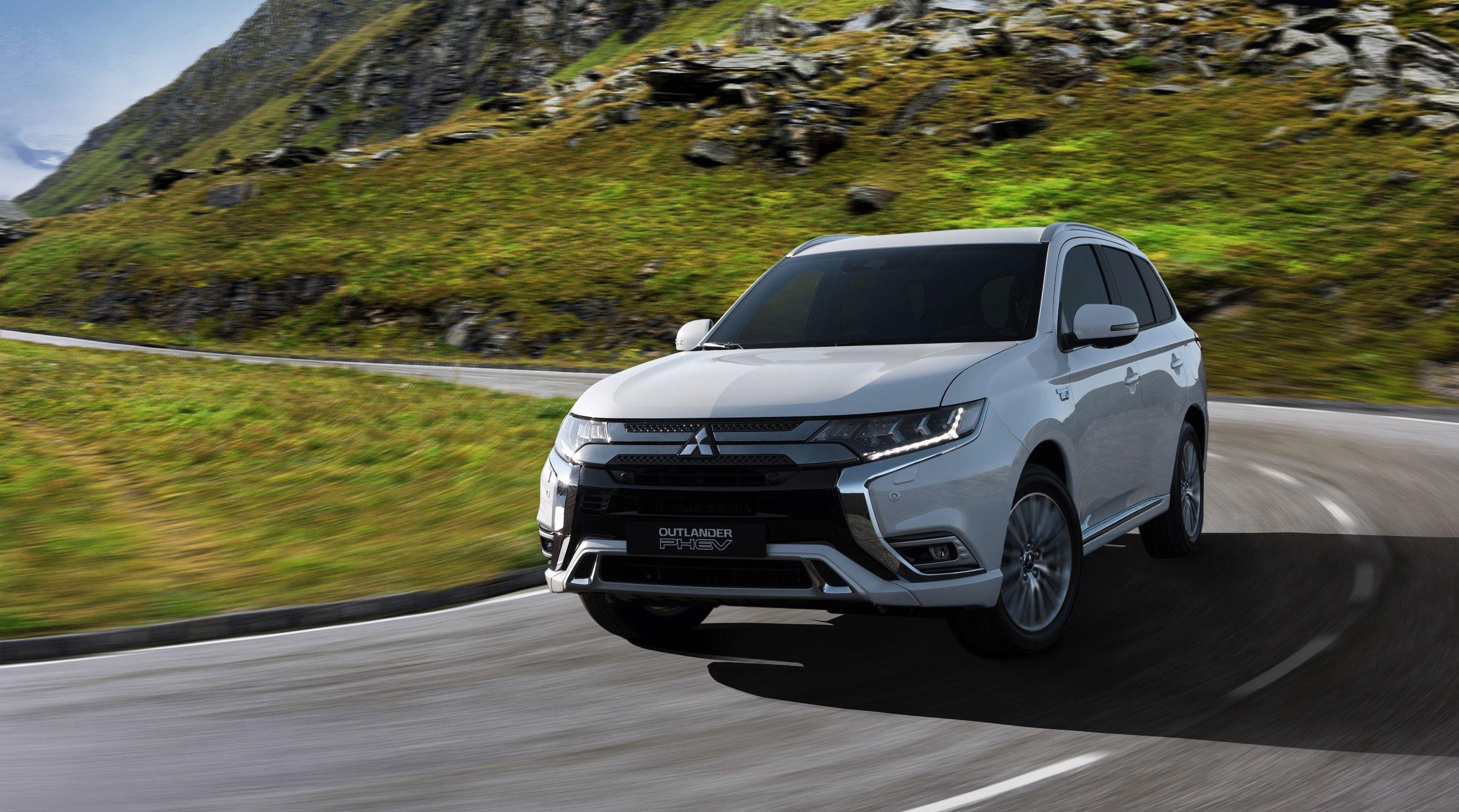 2732x1521 Mitsubishi Outlander PHEV