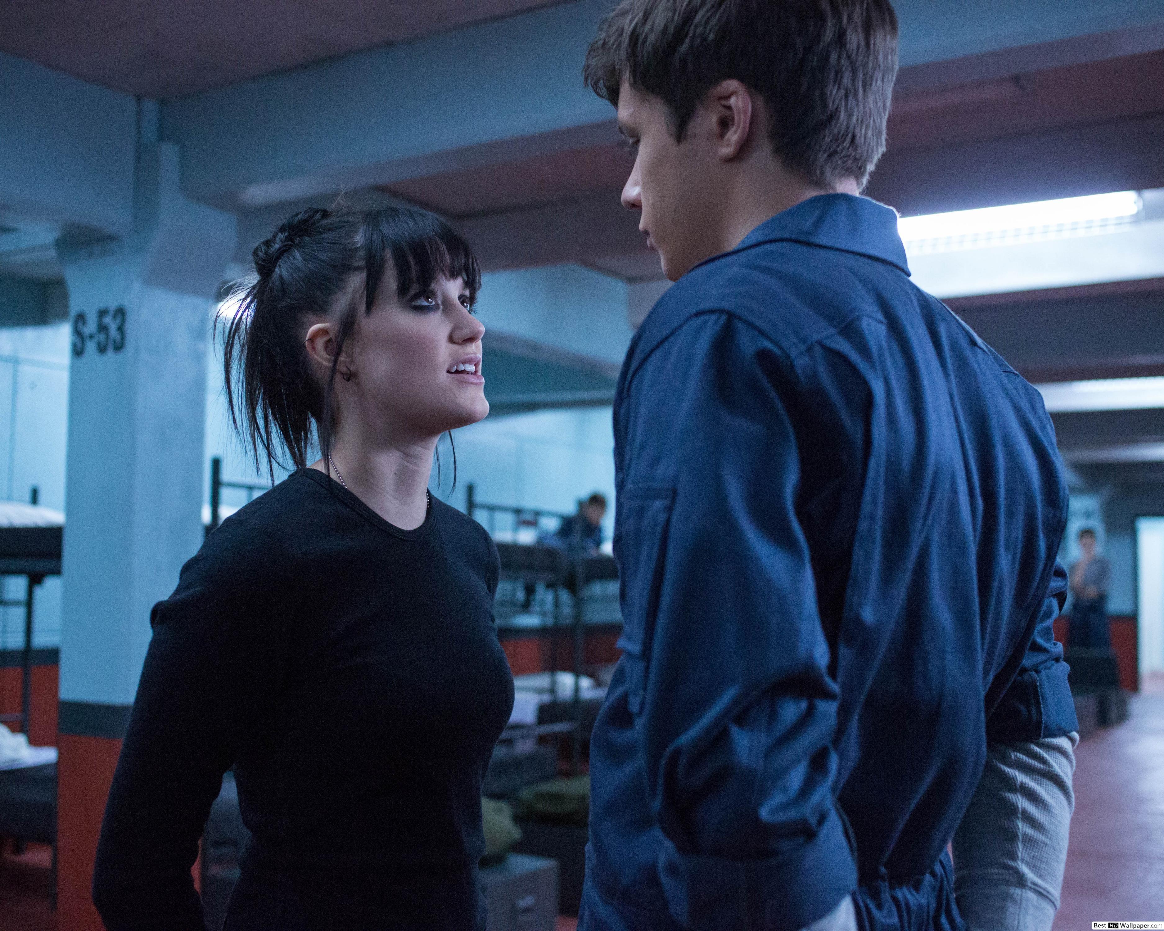 3750x3000 Maika Monroe And Nick Robinson HD wallpaper download