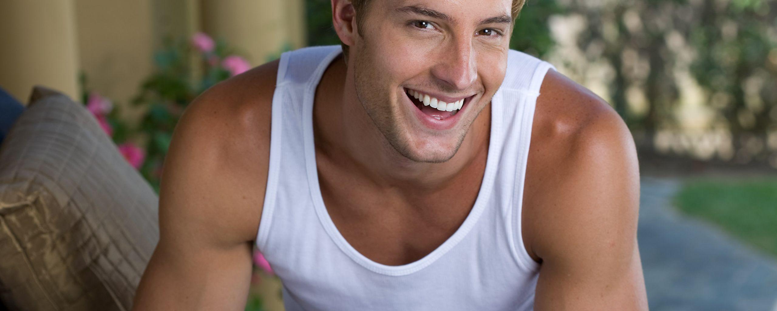 2560x1024 justin hartley, actor, smile 2560x1024 Resolution