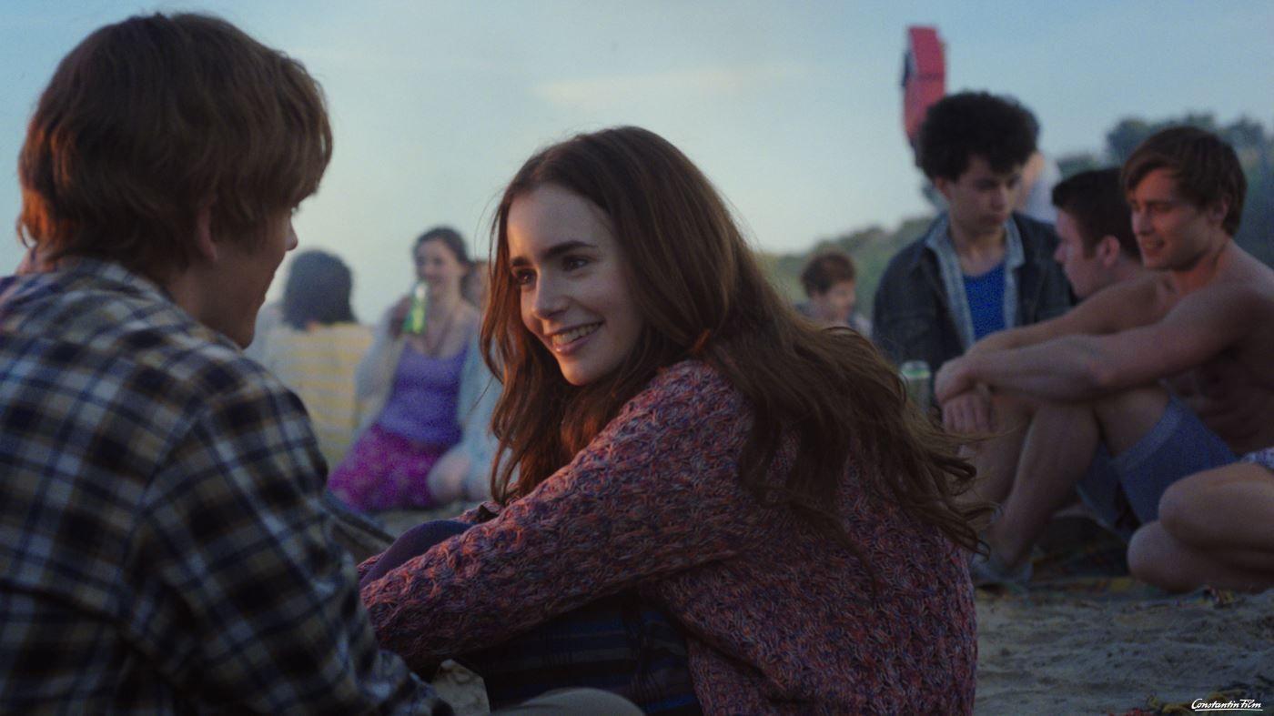 1400x787 Alex (Sam Claflin) und Rosie (Lily Collins) als Teenager © 2014