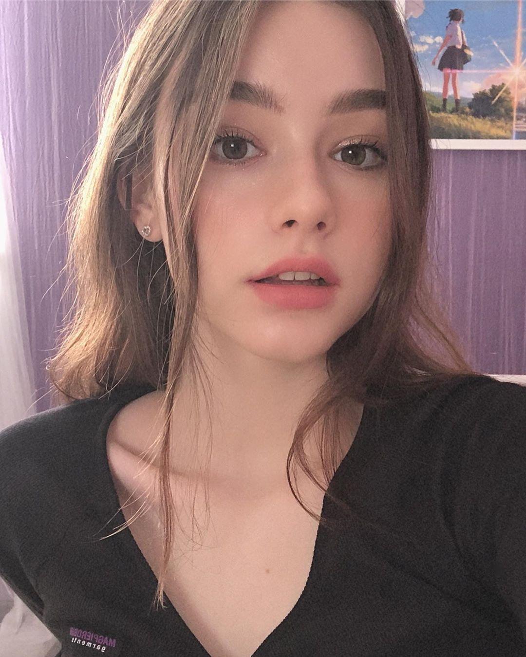 1080x1349 Dasha Taran iPhone Wallpaper