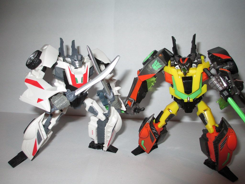1024x768 Wheeljack and Dead End