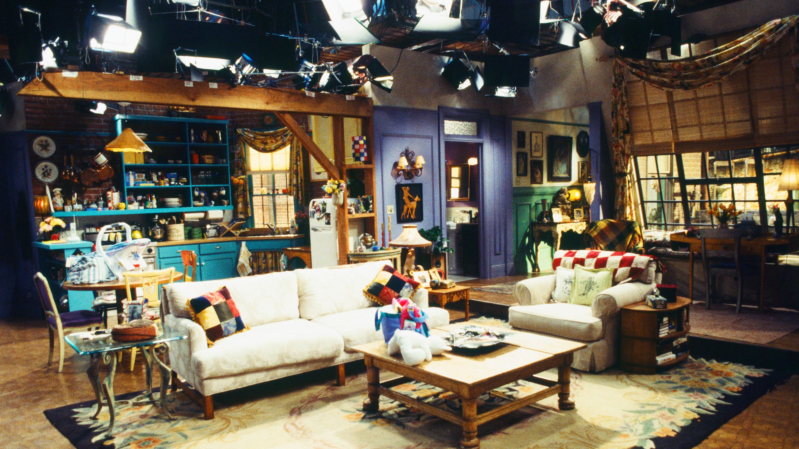 2560x1440 How the 'Friends' Sets Transcended Television