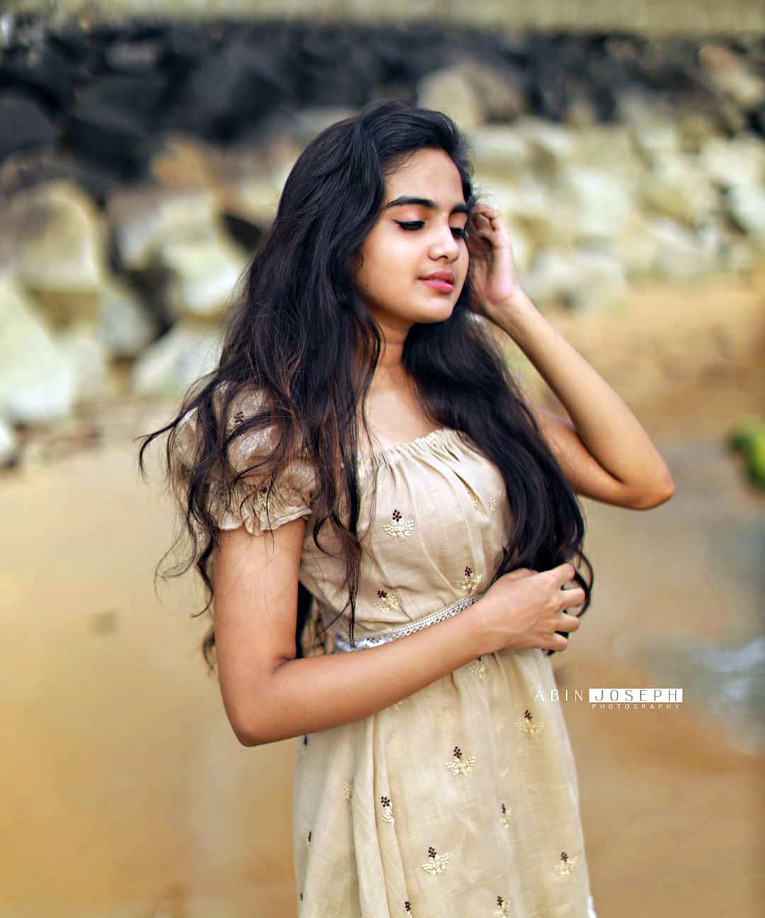 1080x1296 ACTRESS DEVIKA SANJAY IN VILLAGE GIRL STYLE BEAUTIFUL PHOTOGRAPHY Fashion Models Photo, ACTRESS, ACTORS, CELEBRITIES HIGH QUALITY WALLPAPERS