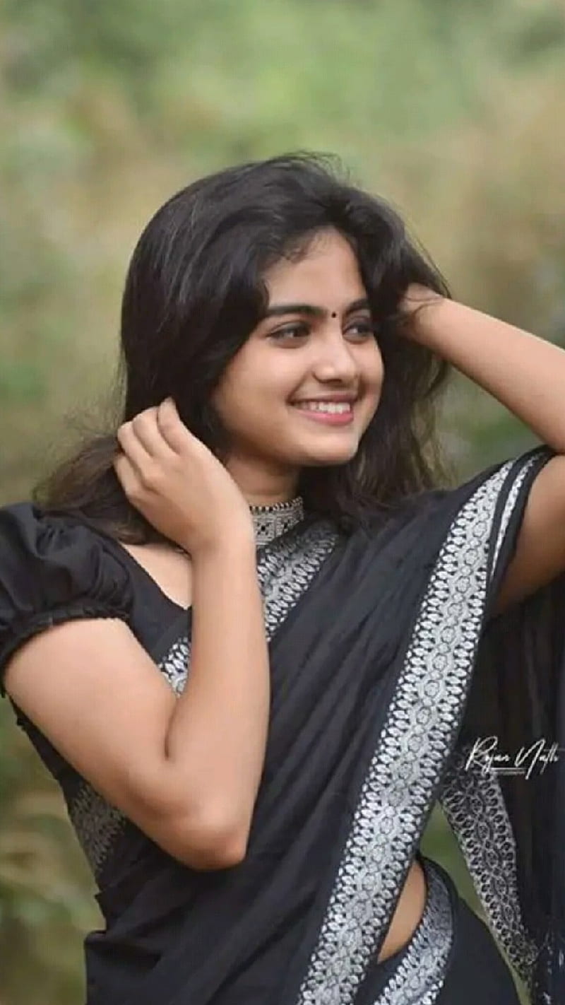 800x1422 Angel saree, actress, beauty, devika sanjay, malayalam, mallu, HD phone wallpaper