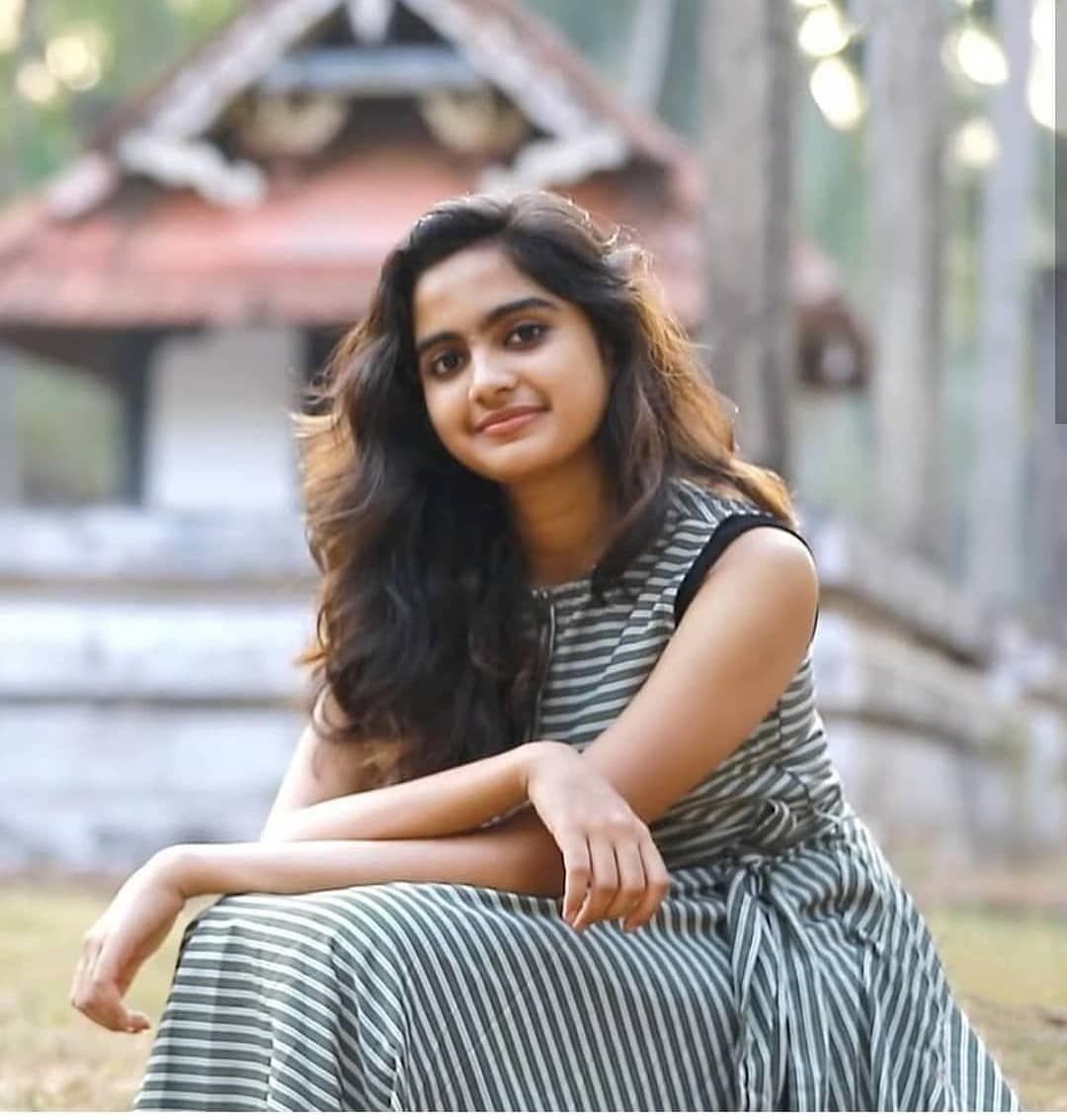 1080x1133 Devika Sanjay Wallpaper