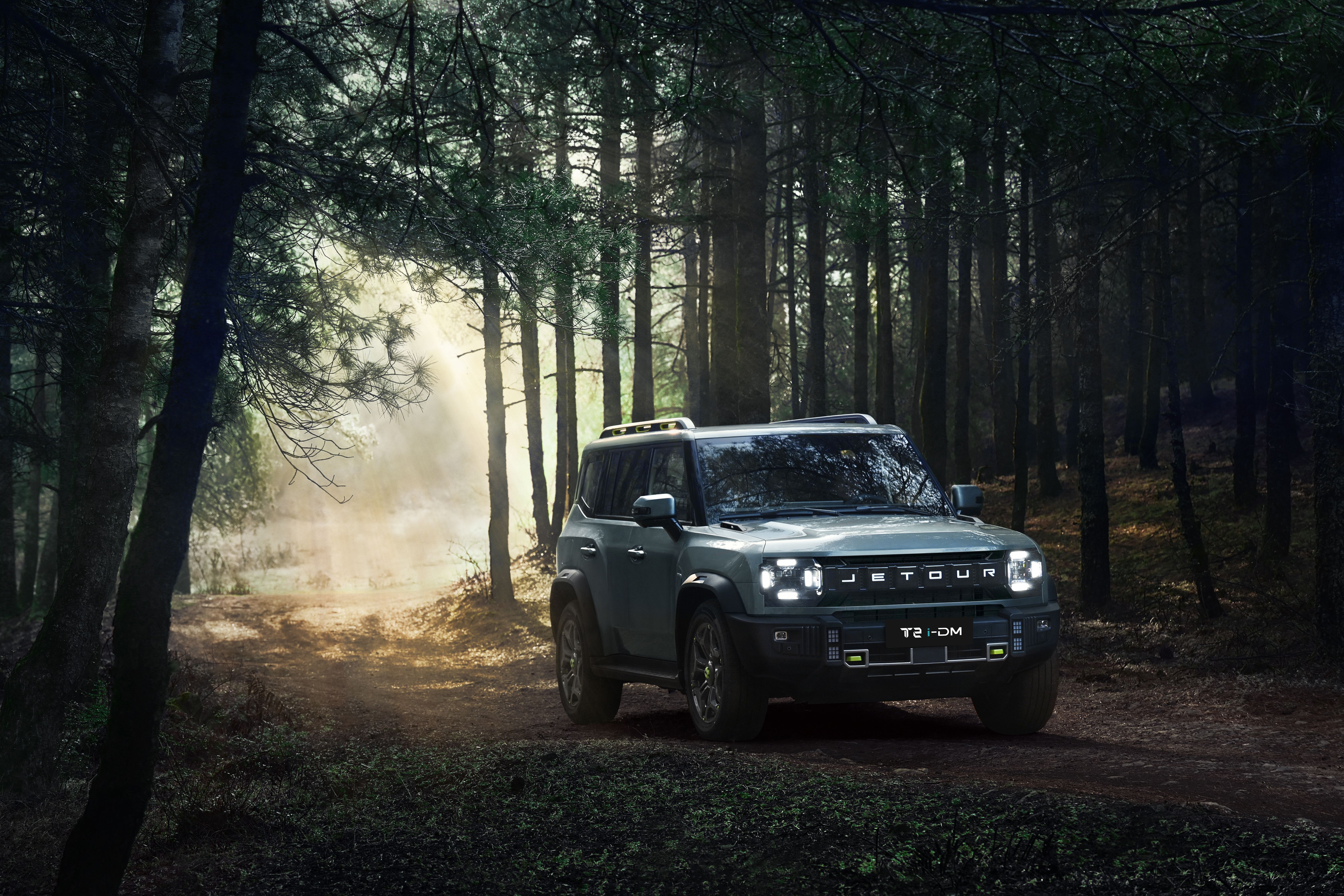 6192x4128 Stylish Jetour T2 SUV in Modern Tunnel · Free