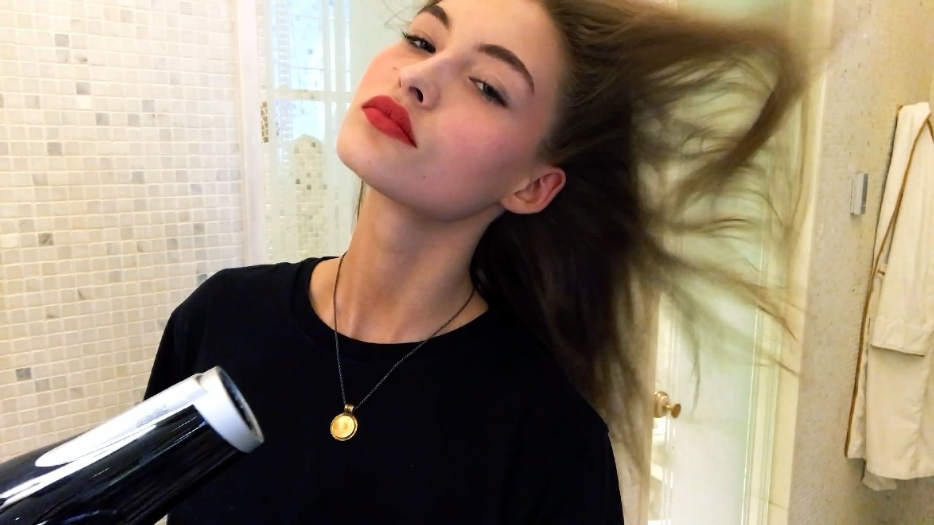 1920x1080 Watch Grace Elizabeth's Easy Model On Duty Makeup. Beauty Secrets