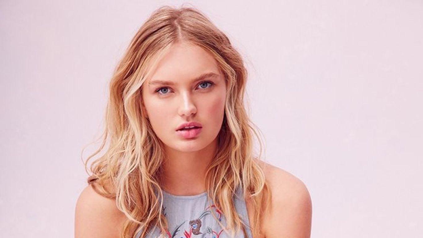 1366x768 Romee Strijd Blonde Wallpaper