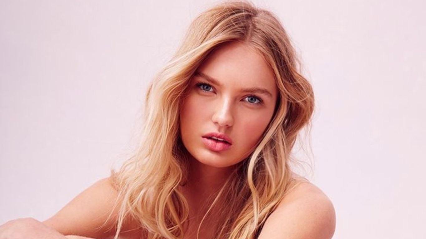 1366x768 Romee Strijd Blonde Wallpaper