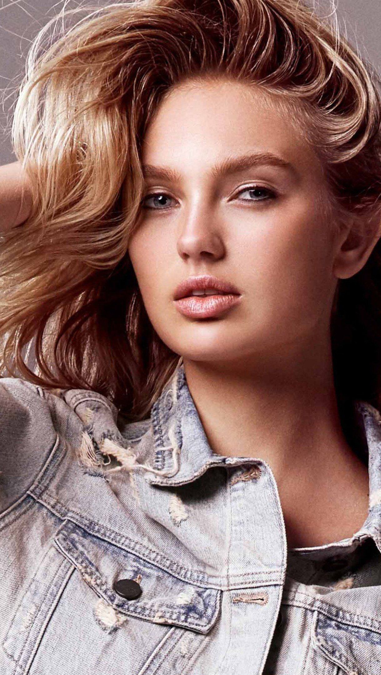 1220x2160 Model Romee Strijd Wallpaper 4K for iPhone and Mobile Phone