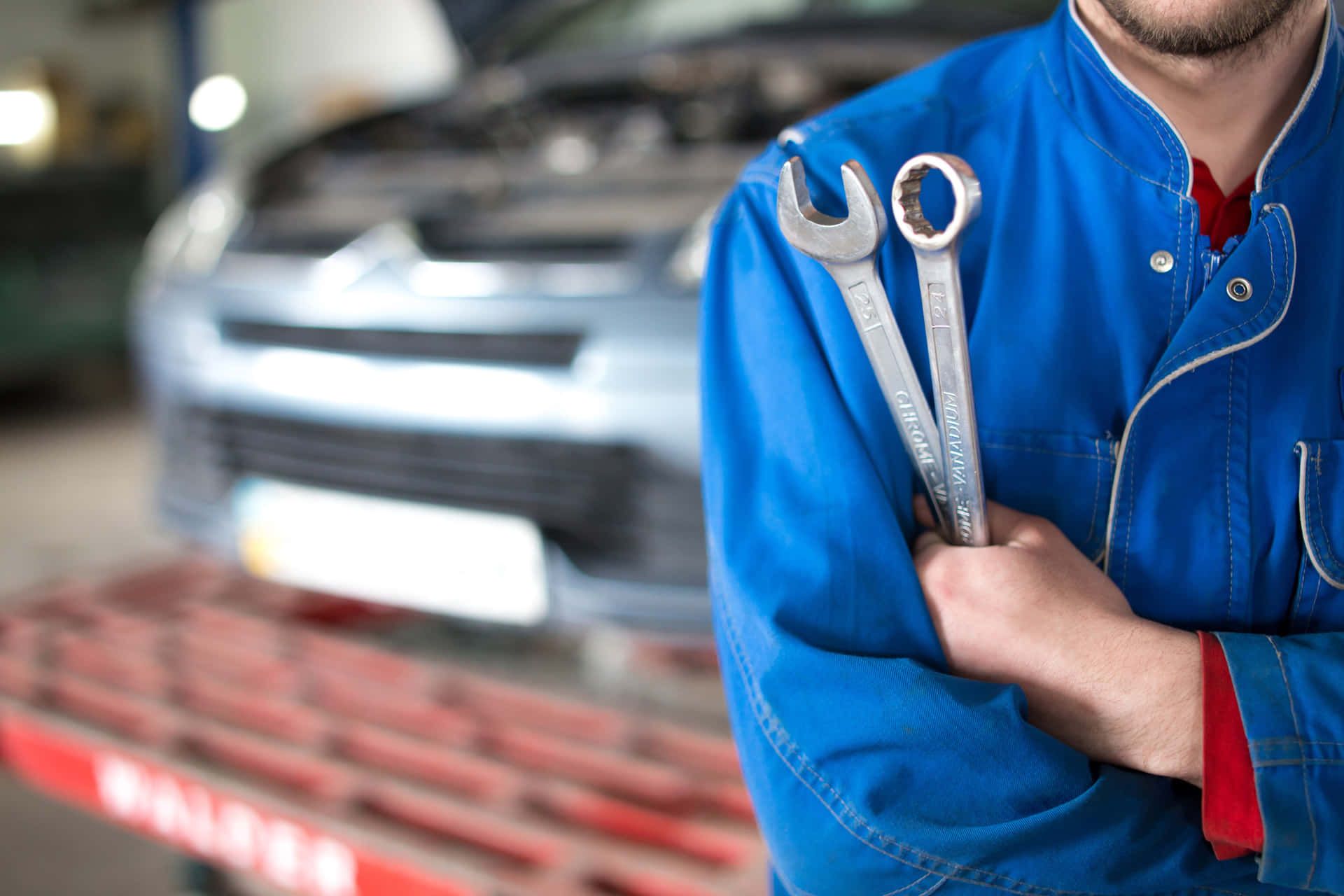 1920x1280 Download Professional Car Repair Service in Action Wallpaper