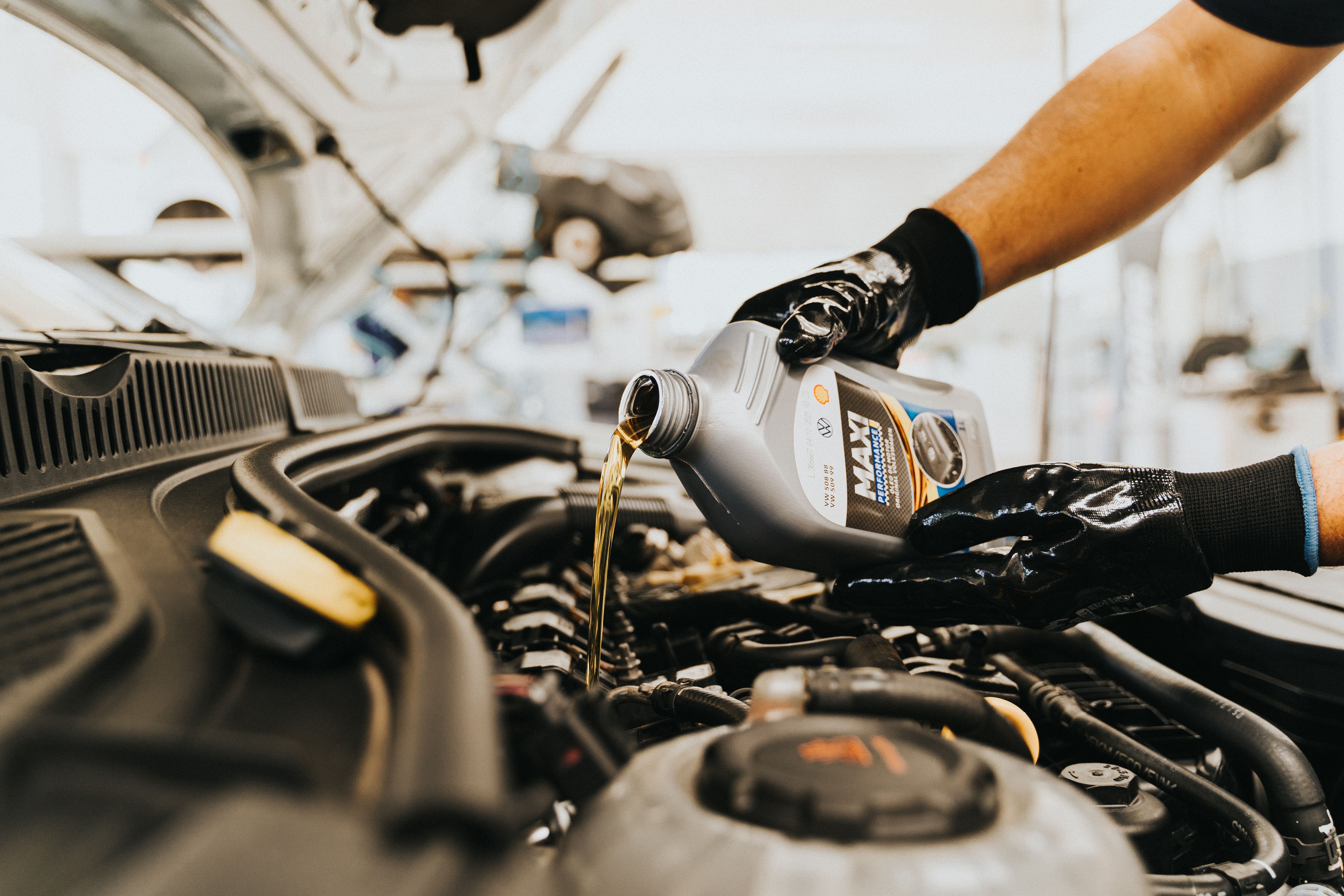 5329x3553 Pouring Oil to Engine · Free