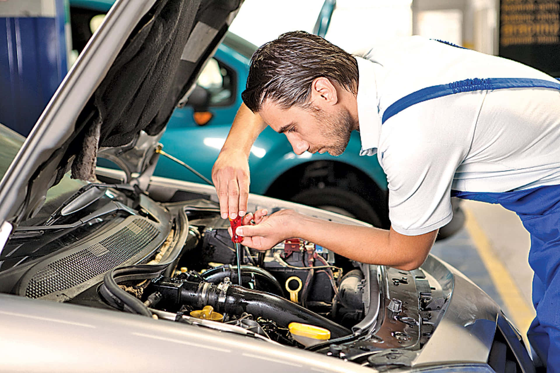 1920x1278 Download Professional Car Repair Service Wallpaper