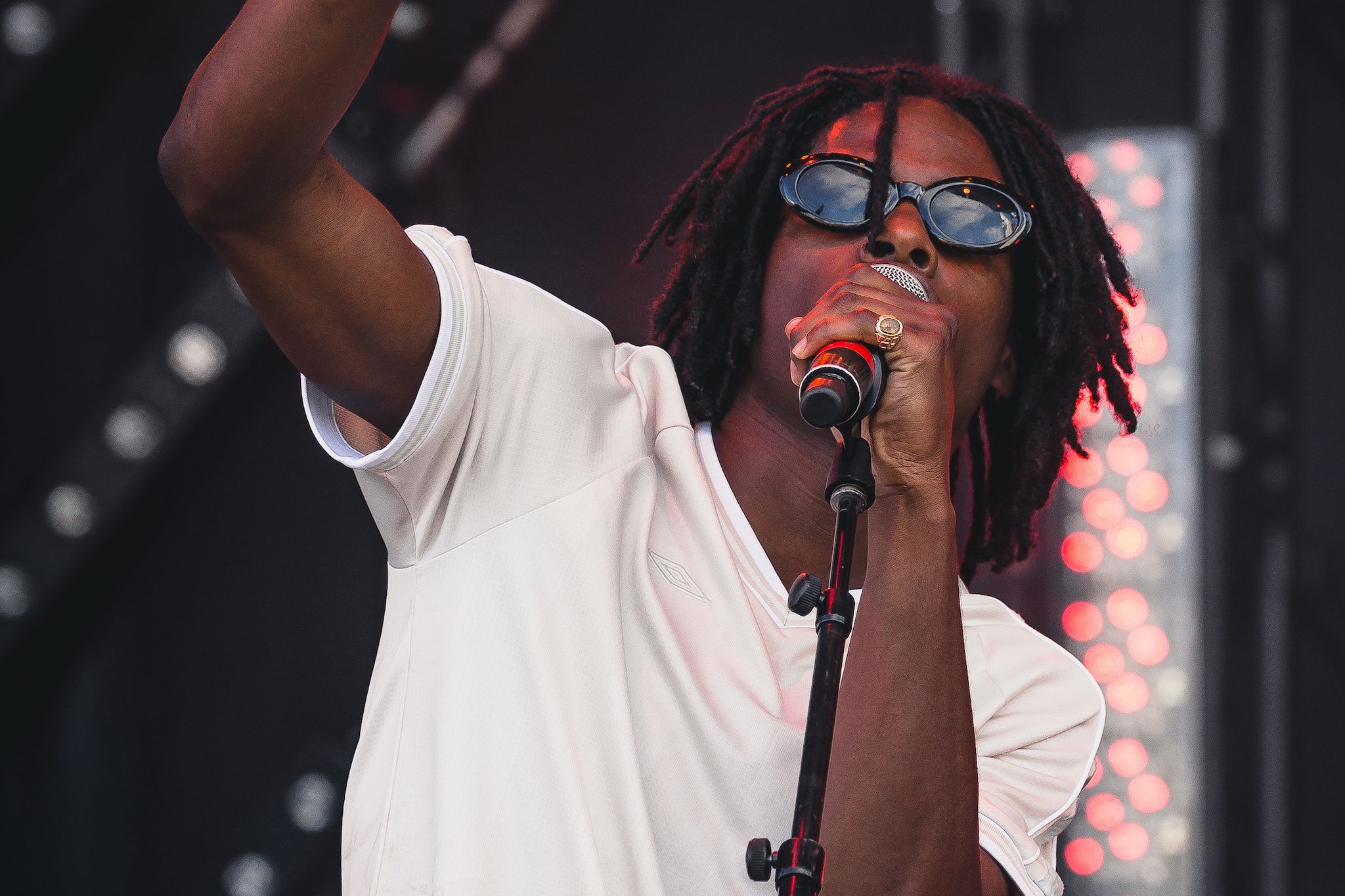 2048x1365 Daniel Caesar Wallpaper