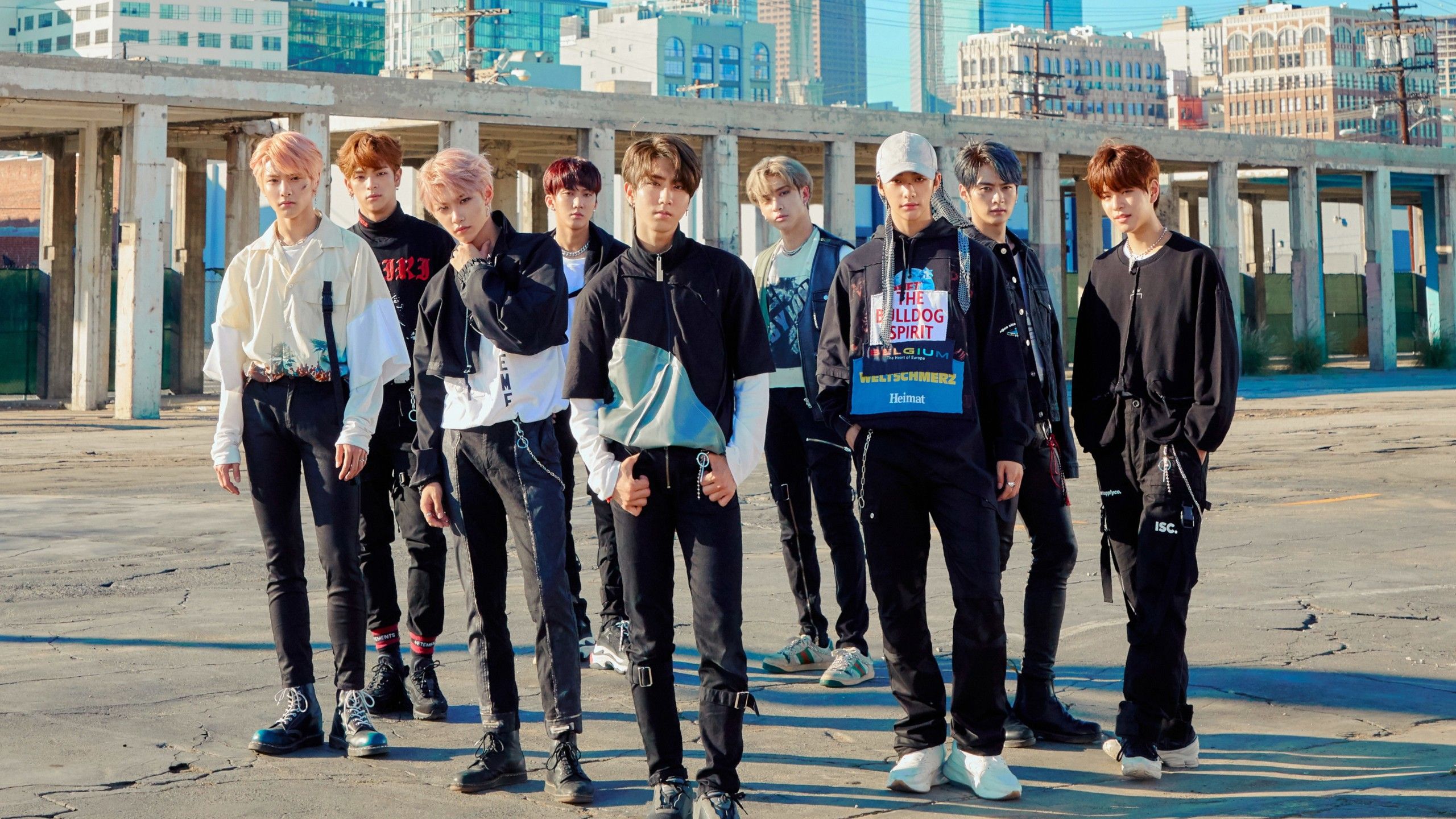 2560x1440 Lee Know Han Woojin Seungmin Hyunjin Felix Bang Chan I.N Changbin HD Stray Kids Wallpaper