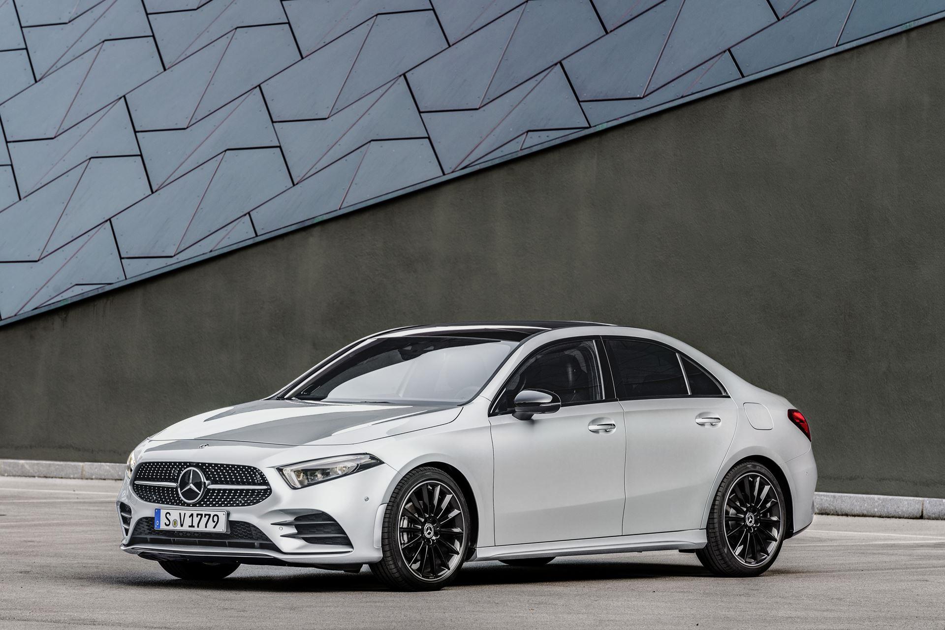 1920x1280 Mercedes Benz Sedan Wallpaper