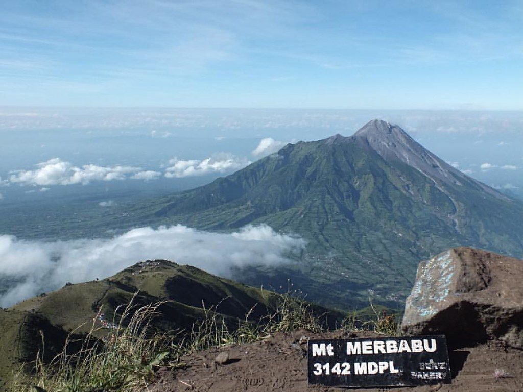 1024x768 View of Mt merapi from the top of mt merbabu, ao beautyful