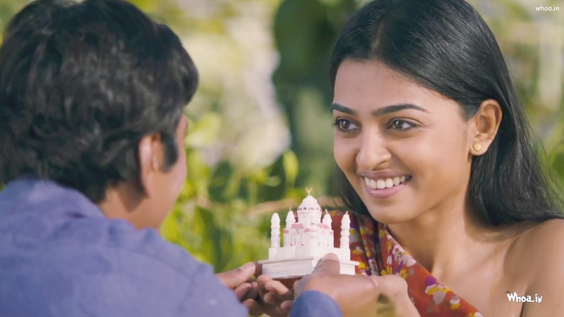 1920x1081 Radhika Apte Smiley Face In Manjhi The Mountain Man Movies HD Wallpape