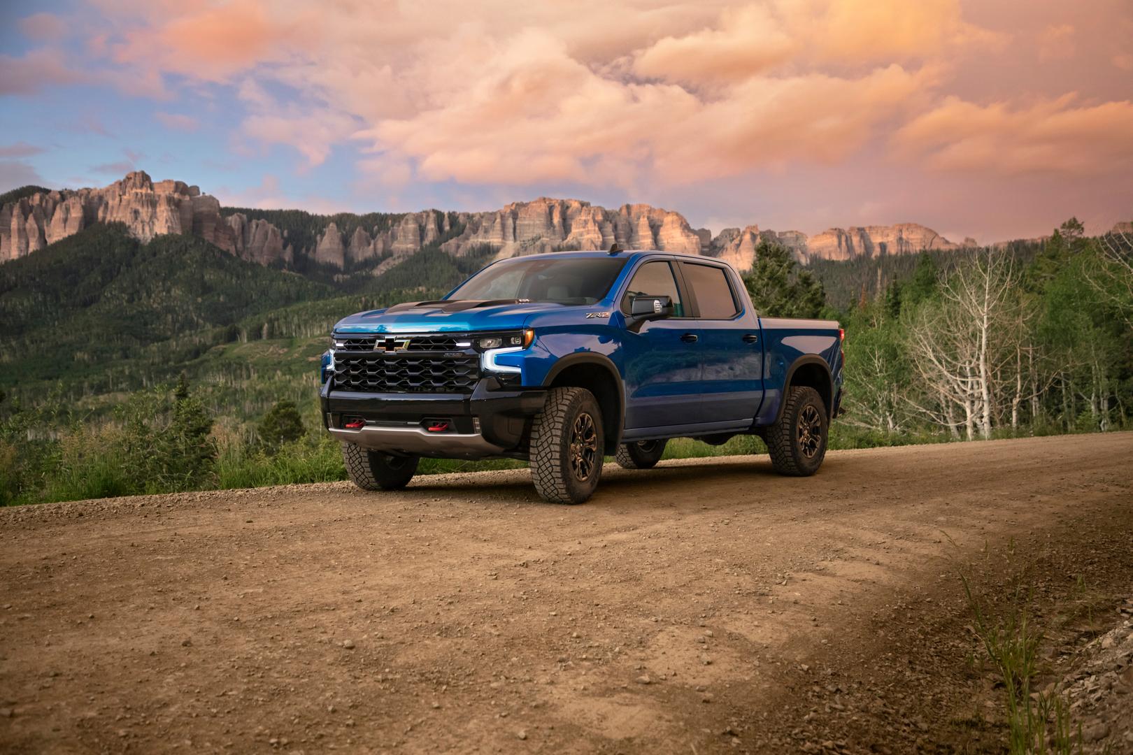 1620x1080 Chevrolet Silverado ZR2: Yes, V8 Pickups are Still a Thing in America