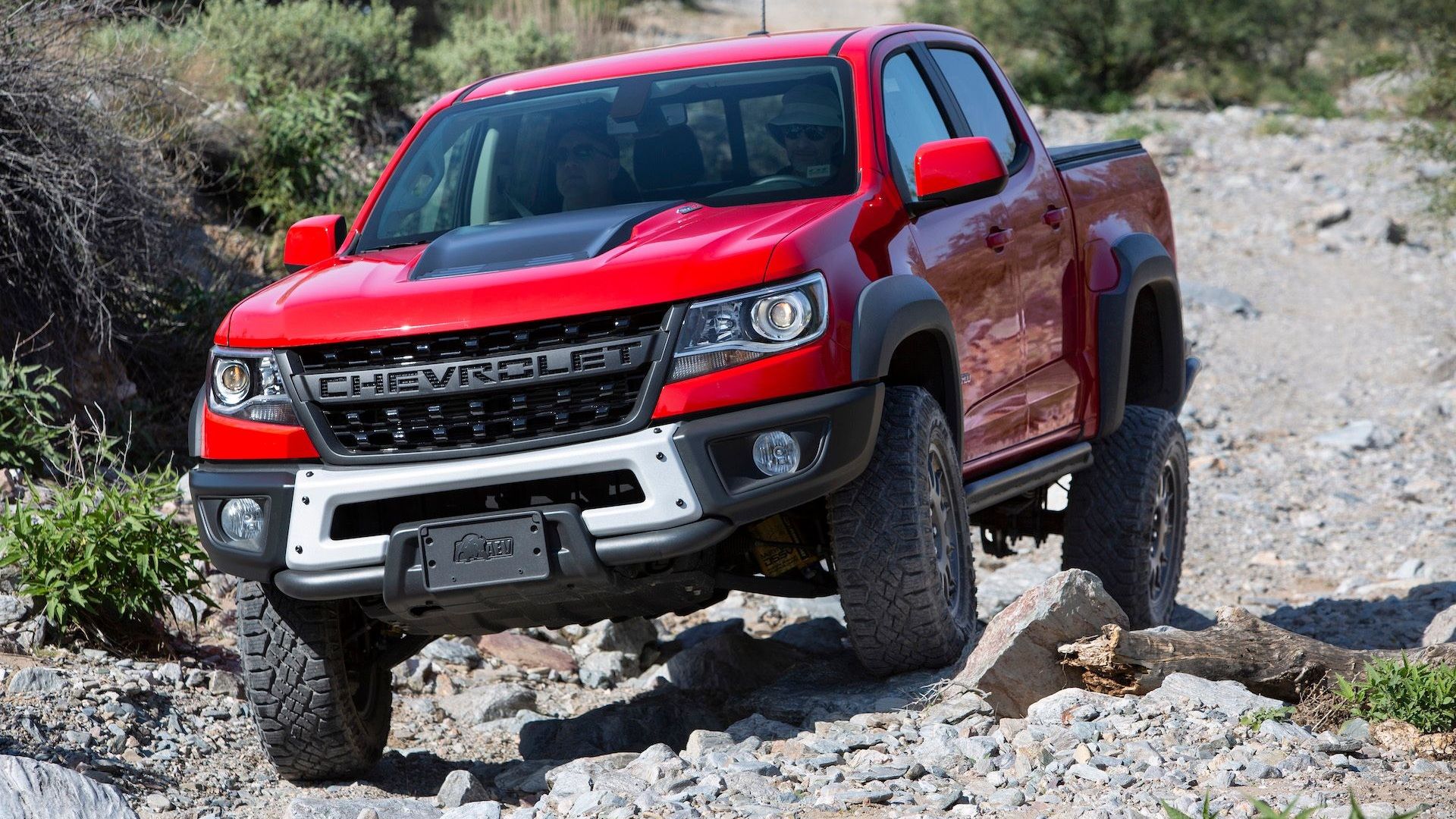 1920x1080 Chevrolet Colorado ZR2 Bison First Drive: Heavy Hitting In The Off Roading Sand Box