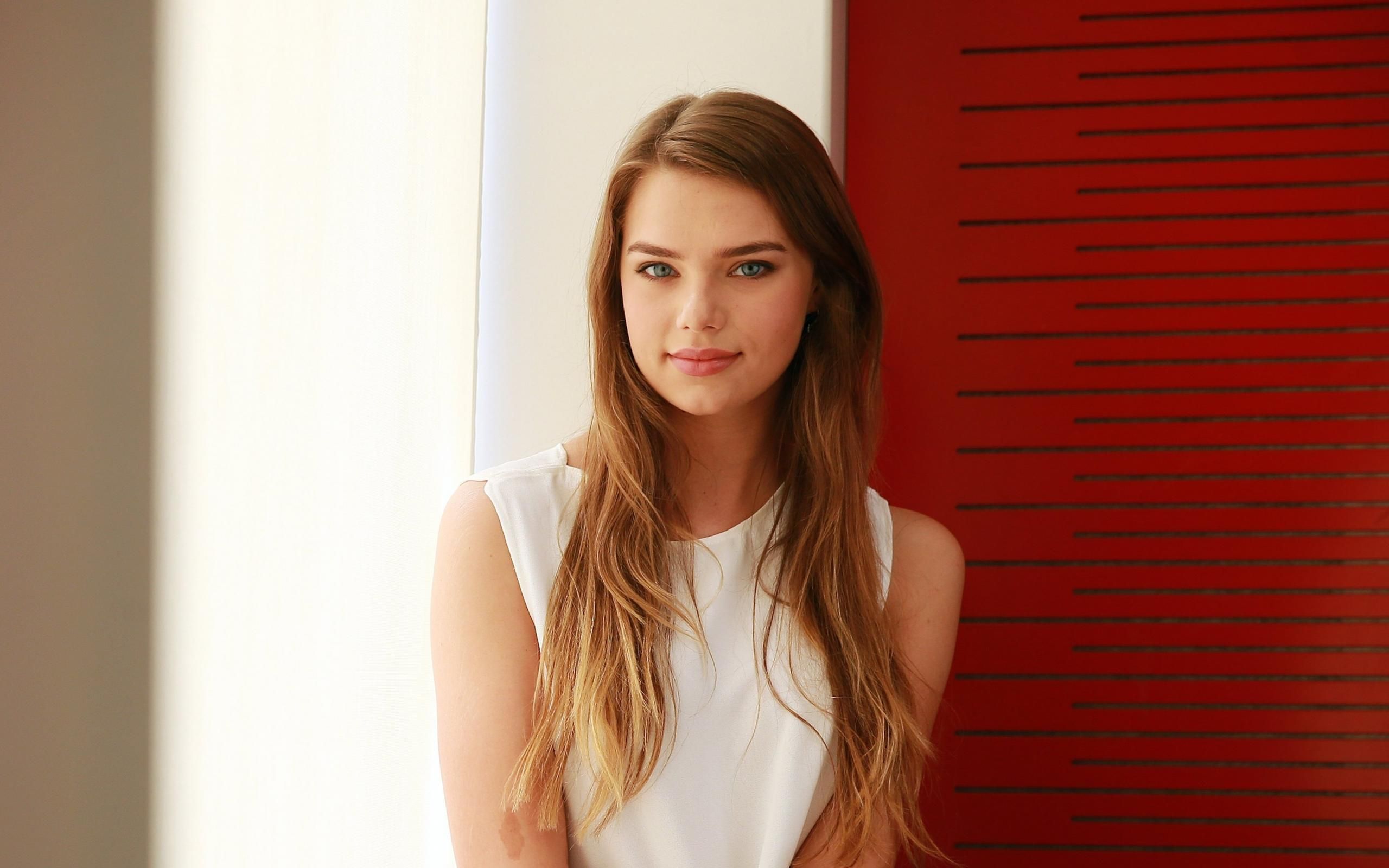 2560x1600 Wallpaper Beautiful Gentle Actress Indiana Evans On Desktop.com Wallpaper, Picture, Image!