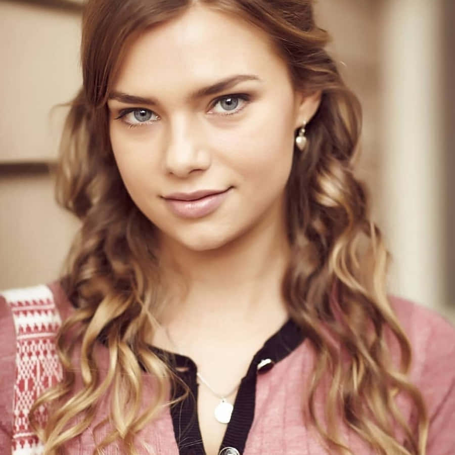 900x900 Download free Indiana Evans Casual Portrait Wallpaper