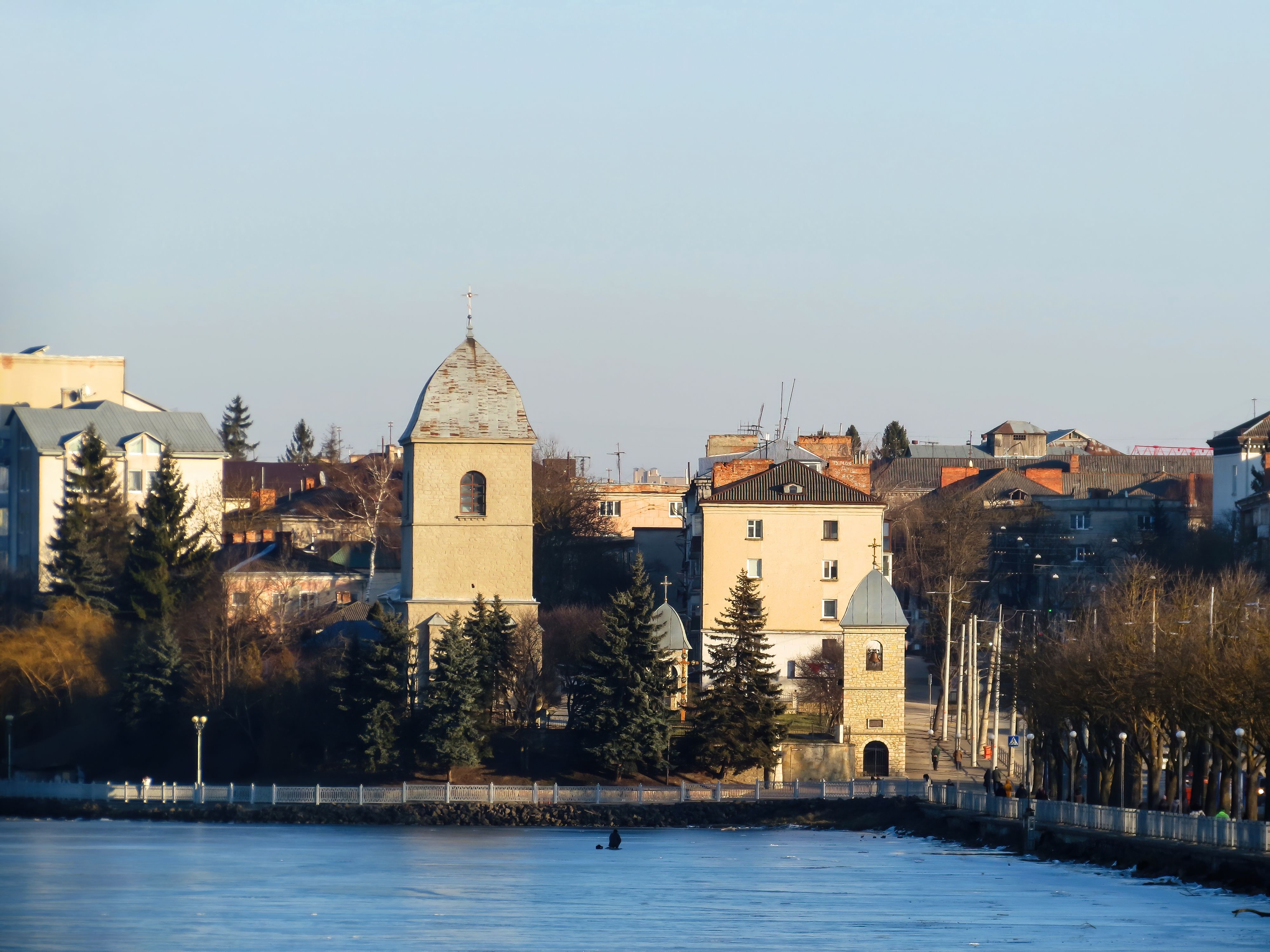4000x3000 Ternopil lake