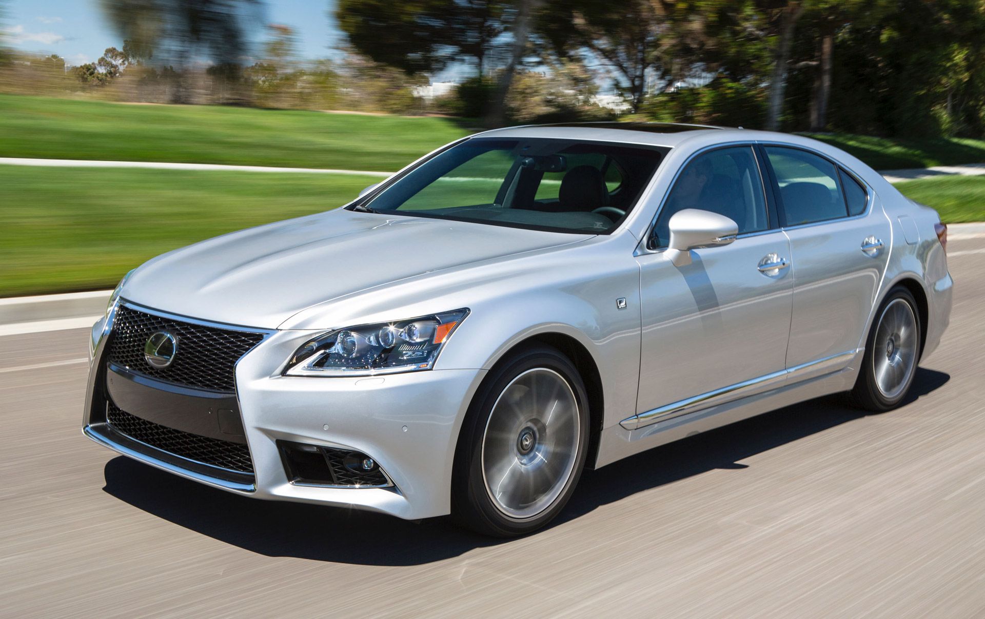 1920x1208 Lexus LS gets minor updates ahead of new model's arrival