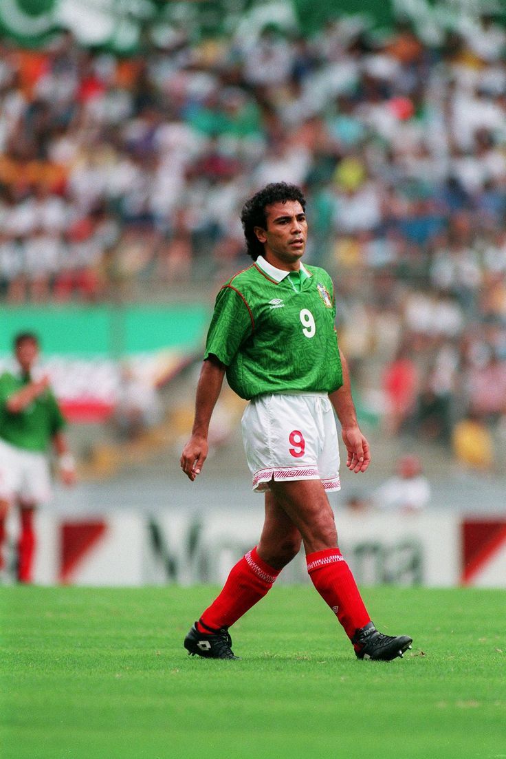736x1103 Hugo Sanchez of Mexico in 1992