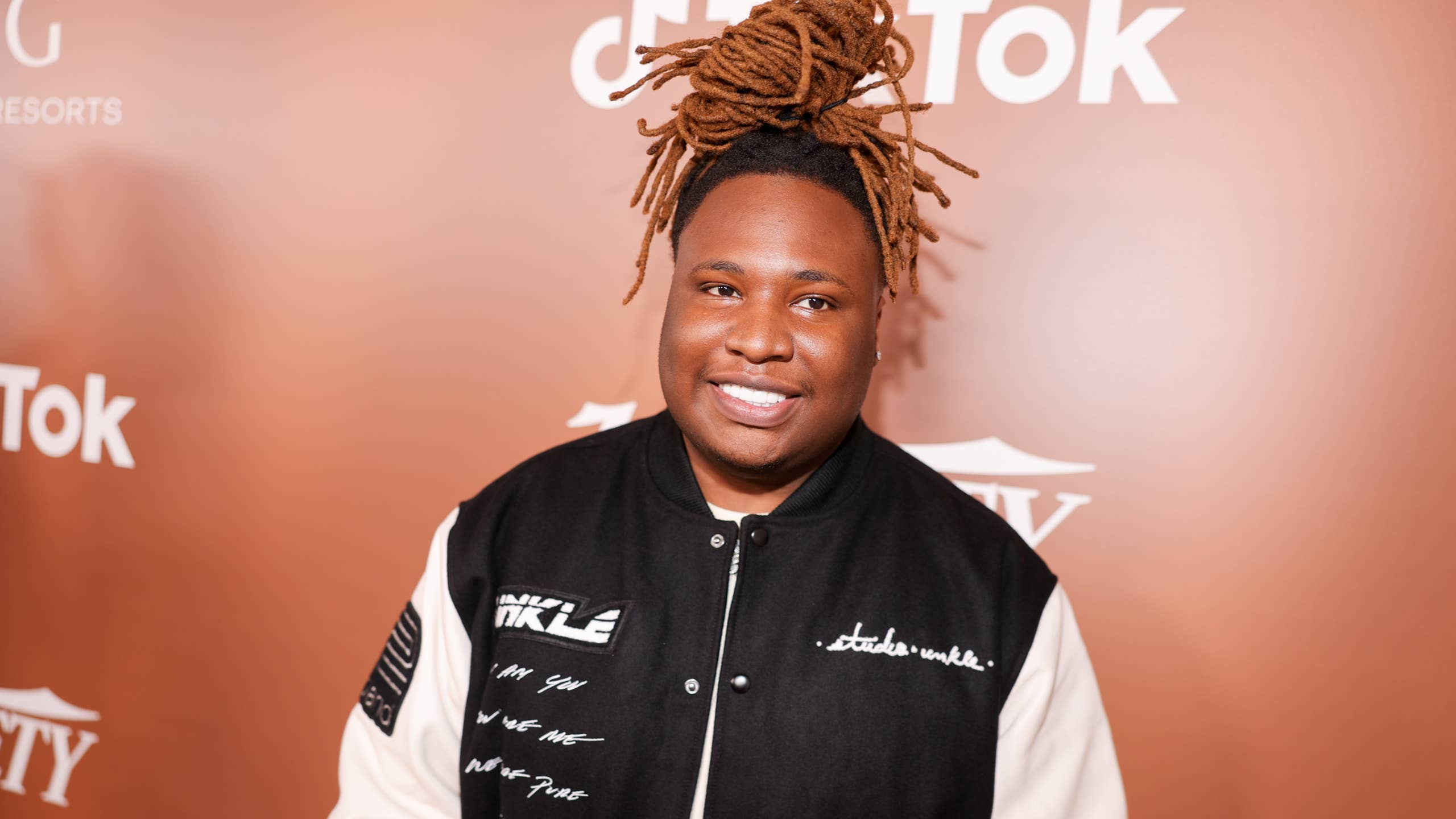 2560x1440 Grammy Nominated Producer Behind 'Sicko Mode, ' Dies At 29