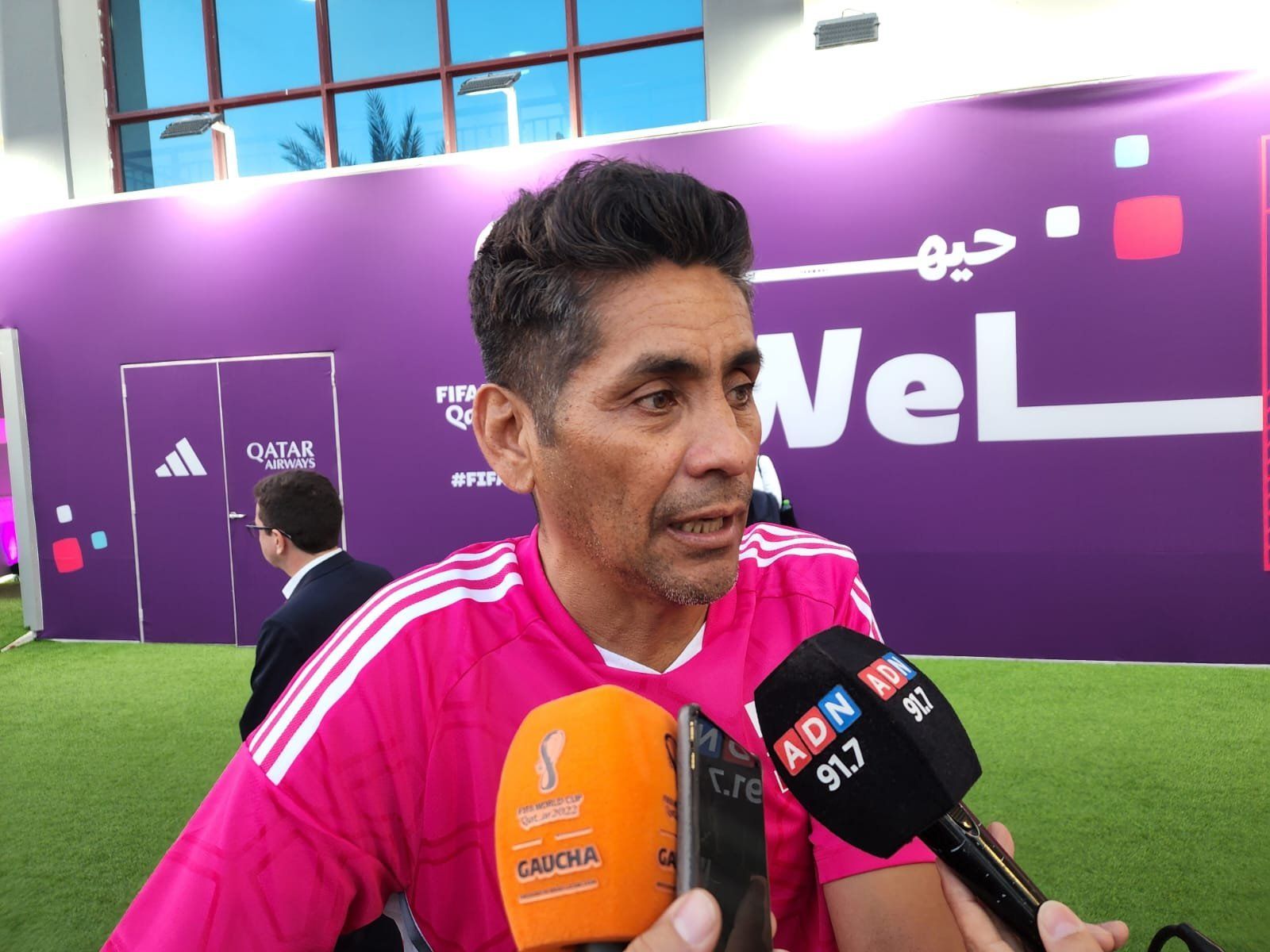 1600x1200 Mexicano Jorge Campos exalta jogo com os pés dos goleiros na Copa: Eu e Higuita estávamos à frente do nosso tempo