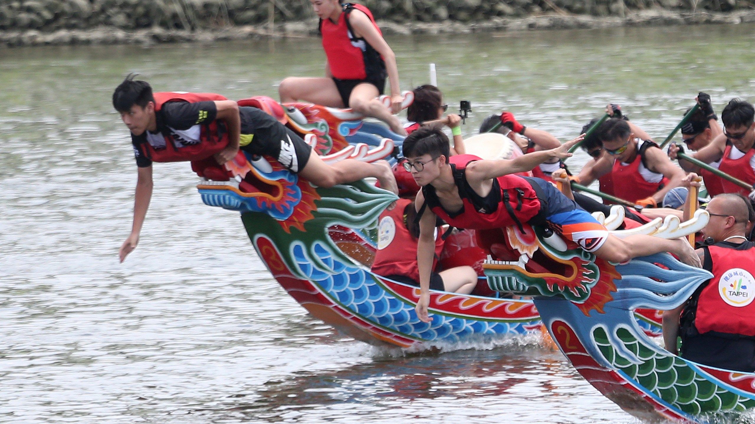 2560x1440 Taiwan's Dragon Boat Races Among Few To Be Held This Year