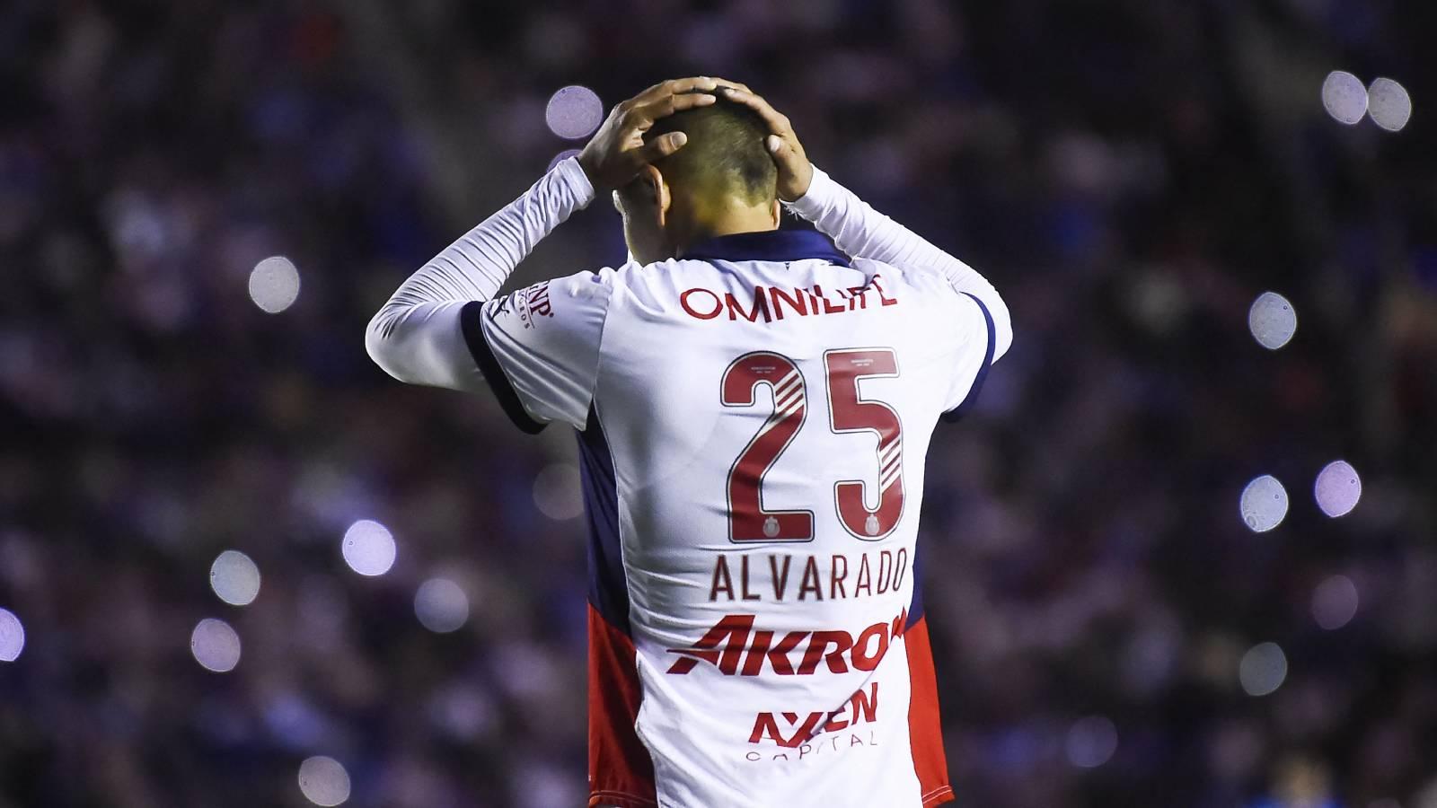 1600x900 La lesión del Piojo Alvarado: Qué le pasó al delantero de las Chivas