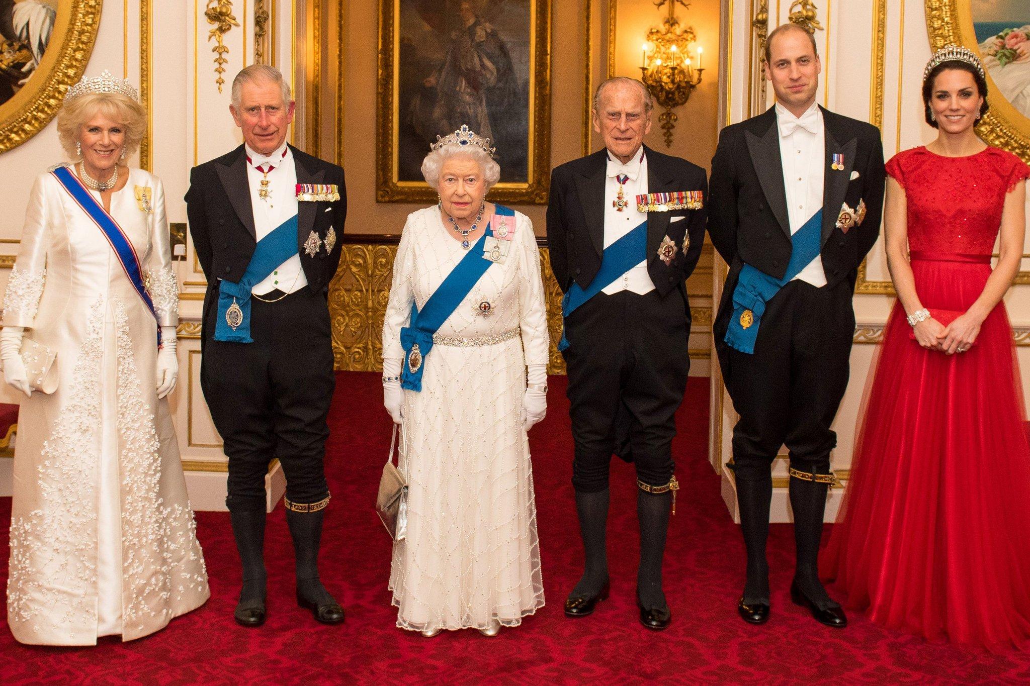 2048x1365 The Royal Family Wallpaper