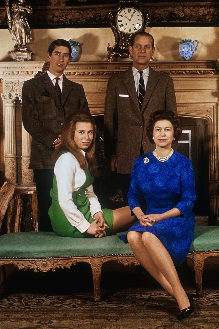 768x1152 The Royal Family Wallpaper